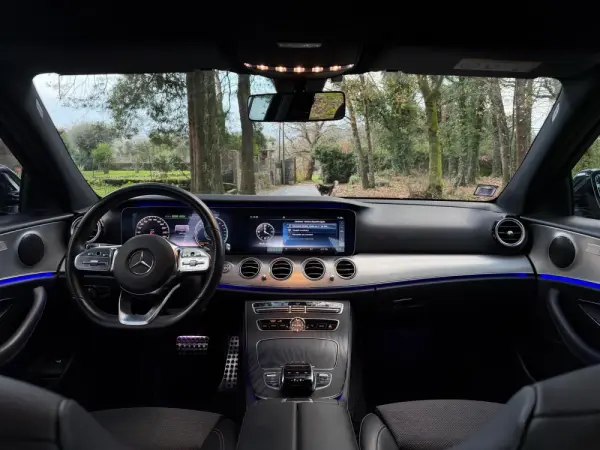 Mercedes-Benz E 300 de AMG Line 11