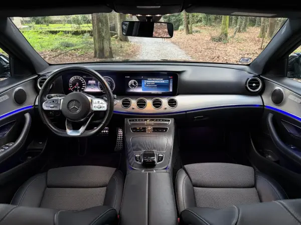 Mercedes-Benz E 300 de AMG Line 10