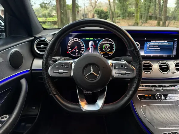 Mercedes-Benz E 300 de AMG Line 12