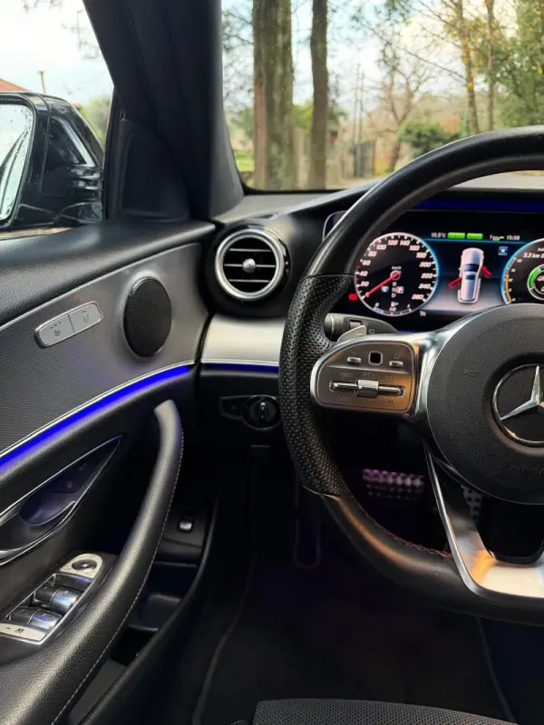 Mercedes-Benz E 300 de AMG Line 26