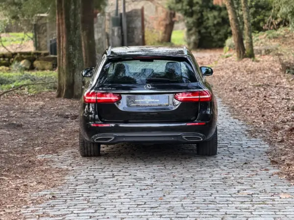Mercedes-Benz E 300 de AMG Line 37