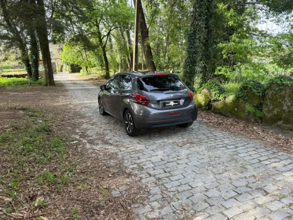Peugeot 208 PureTech 82 Start & Stop Allure 5