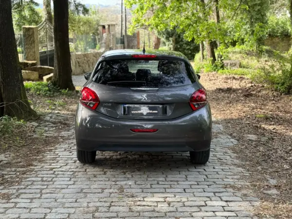 Peugeot 208 PureTech 82 Start & Stop Allure 6