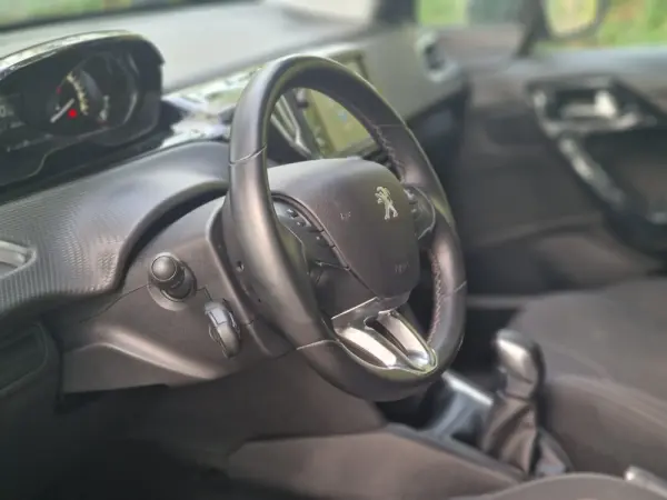 Peugeot 208 PureTech 82 Start & Stop Allure 13