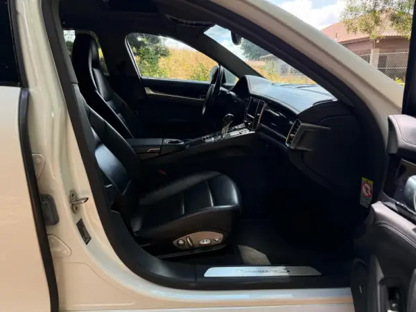 Porsche Panamera S E-Hybrid 37