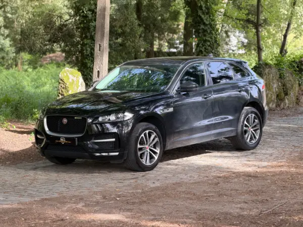 Jaguar F-Pace 38