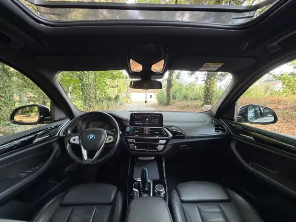BMW iX3 M Sport Impressive 12
