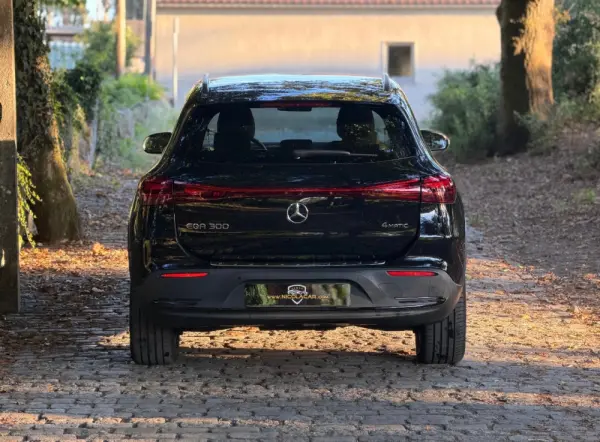 Mercedes-Benz EQA 300 4Matic AMG Line 5