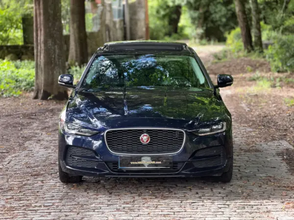 Jaguar XE 2.0 D R-Dynamic S 3