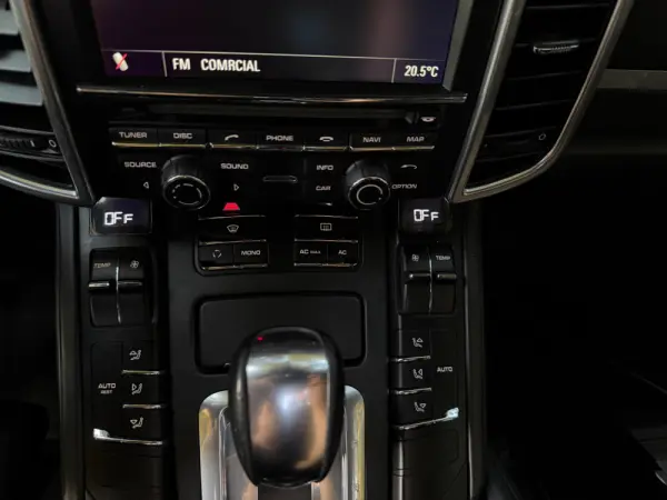 Porsche Cayenne Platinum Edition 44