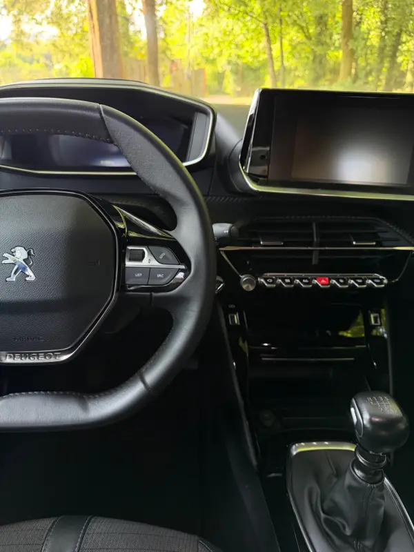 Peugeot 2008 1.2 PureTech Allure 13