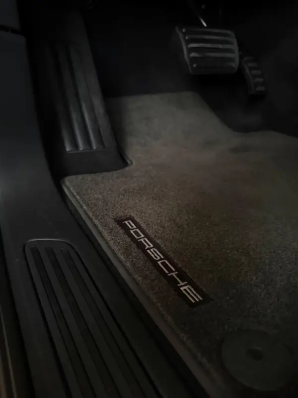 Porsche Cayenne Platinum Edition 41