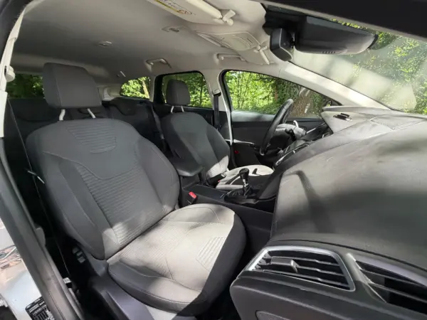 Ford Focus SW 1.0 EcoBoost Titanium 29
