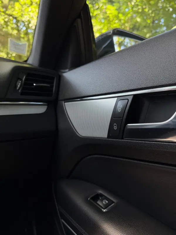 Mercedes-Benz E 220 (BlueTEC) d 9G-TRONIC 31