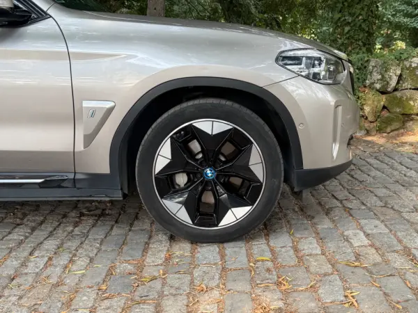 BMW iX3 M Sport Impressive 10