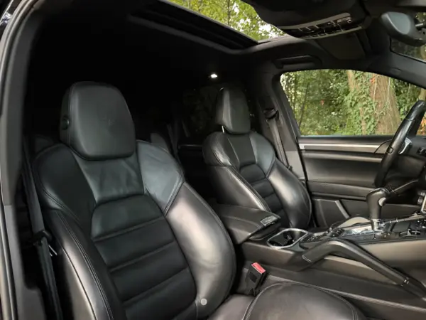 Porsche Cayenne Platinum Edition 32