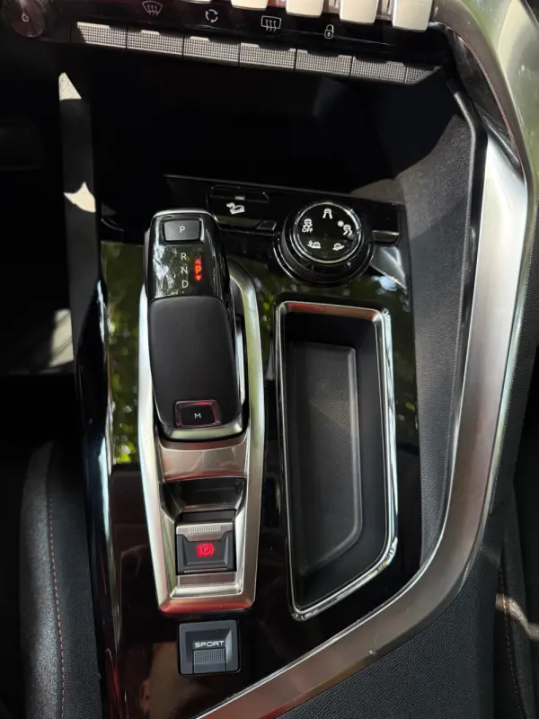 Peugeot 3008 1.2 PureTech Allure Pack EAT8 34