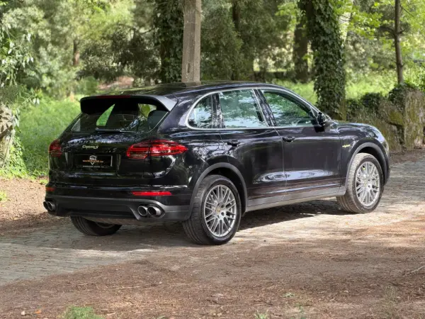 Porsche Cayenne S E-Hybrid Platinum Edition 33