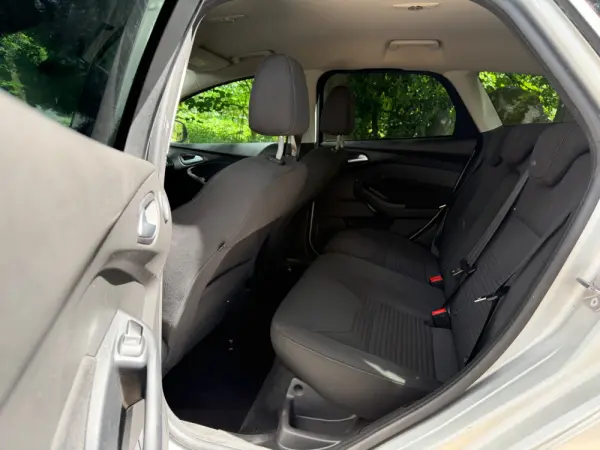 Ford Focus SW 1.0 EcoBoost Titanium 28