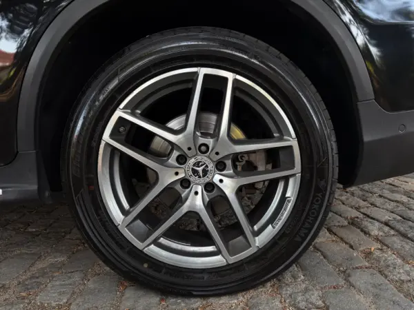 Mercedes-Benz GLC 220 d 4Matic 9G-TRONIC AMG Line 10