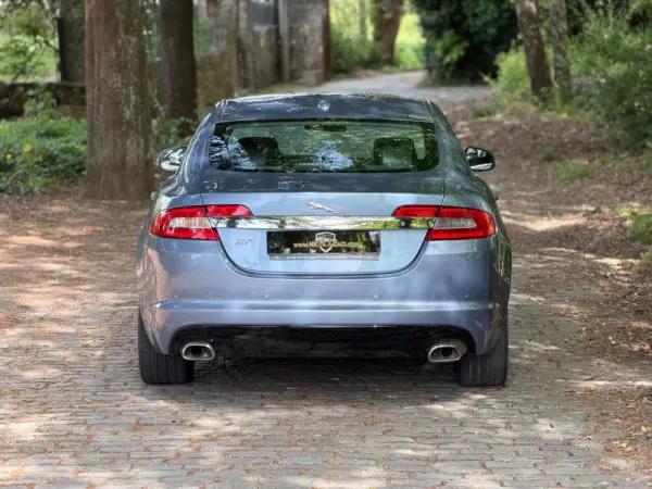 Jaguar XF 2.7 D V6 Premium Luxury 46