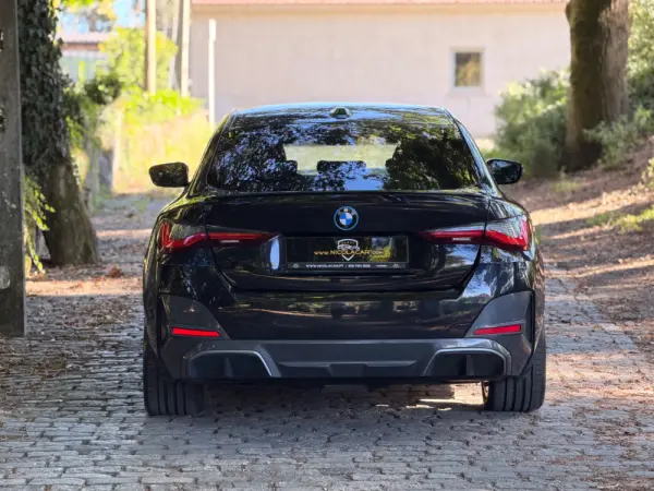 BMW i4 eDrive40 Desportiva M 6