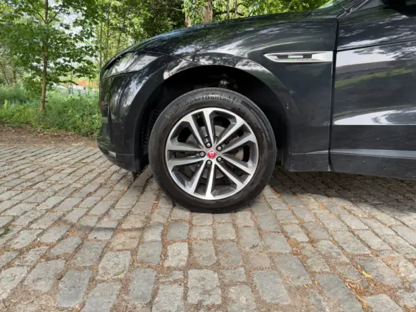 Jaguar F-Pace 10