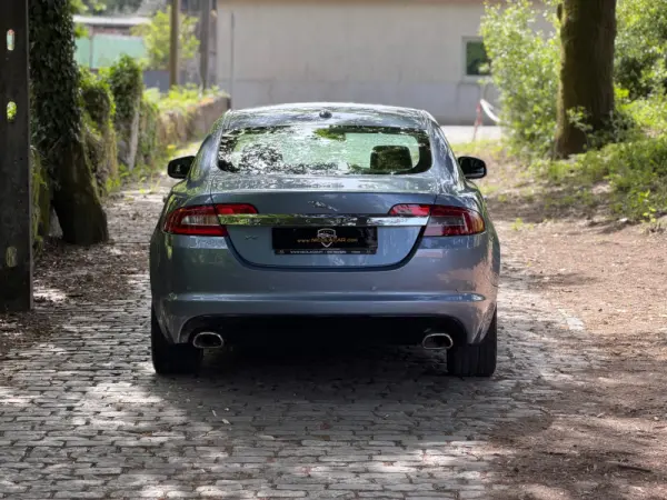 Jaguar XF 2.7 D V6 Premium Luxury 6