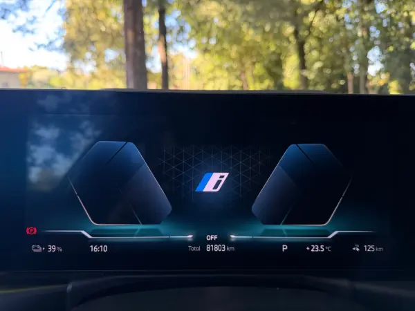 BMW i4 eDrive40 Desportiva M 29