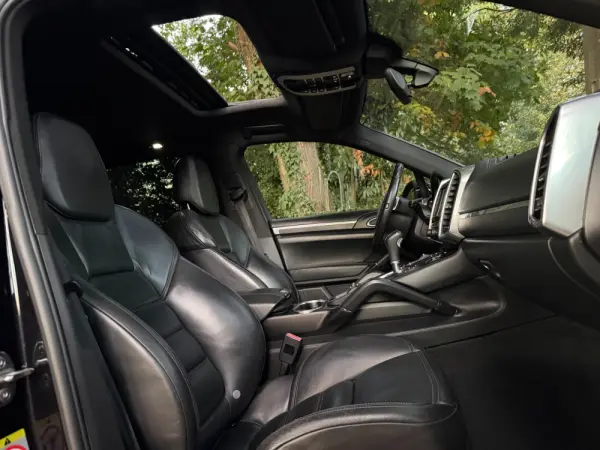Porsche Cayenne Platinum Edition 30
