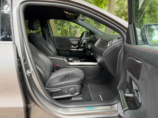 Mercedes-Benz EQA 250 AMG Line 32