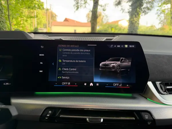 BMW iX2 xDrive30 Pack Desportivo M Pro 27