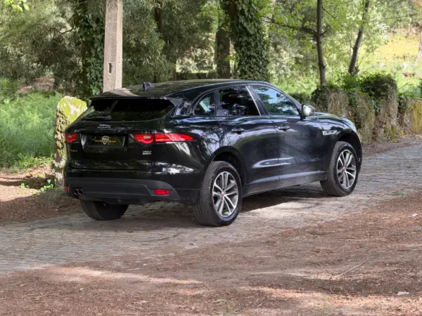 Jaguar F-Pace 6
