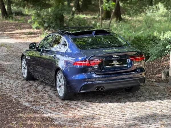 Jaguar XE 2.0 D R-Dynamic S 5