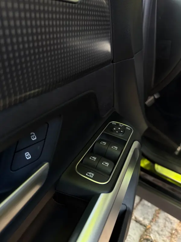 Mercedes-Benz EQB 350 4Matic AMG Line 33