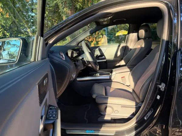 Mercedes-Benz EQA 300 4Matic AMG Line 27