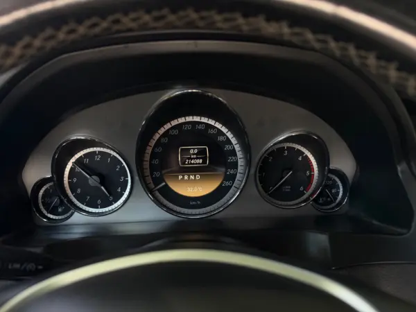 Mercedes-Benz E 220 (BlueTEC) d 9G-TRONIC 28