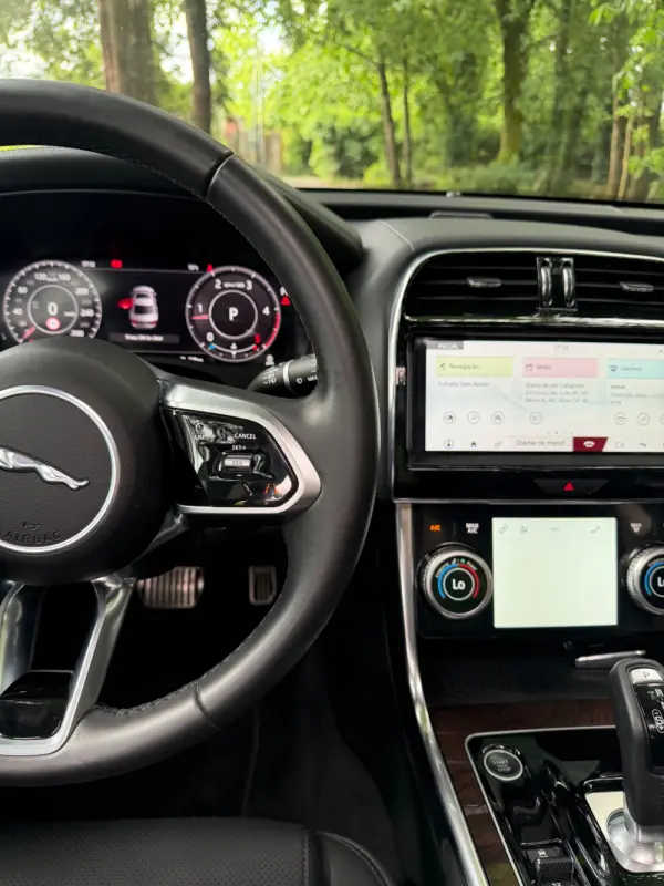 Jaguar XE 2.0 D R-Dynamic S 19