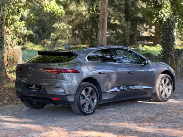Jaguar I-Pace EV400 R-Dynamic HSE AWD 7