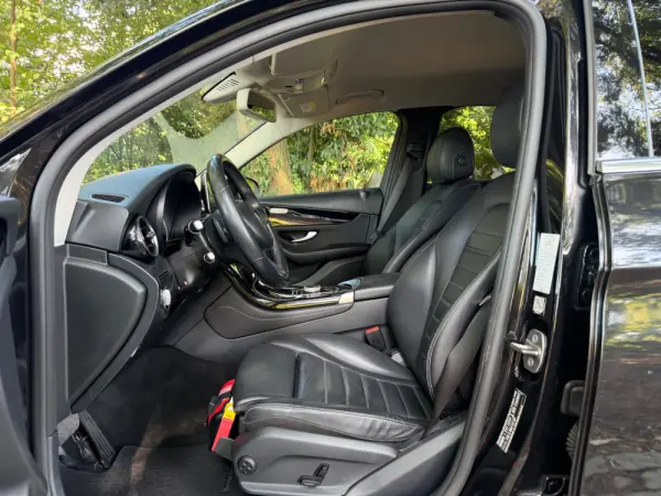 Mercedes-Benz GLC 220 d 4Matic 9G-TRONIC AMG Line 44