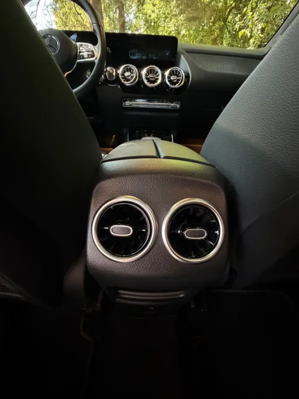 Mercedes-Benz GLA 250 e 8G-DCT Special Edition 36