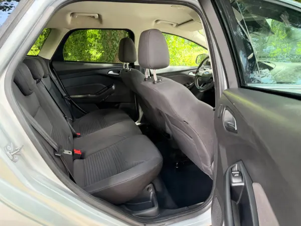 Ford Focus SW 1.0 EcoBoost Titanium 31