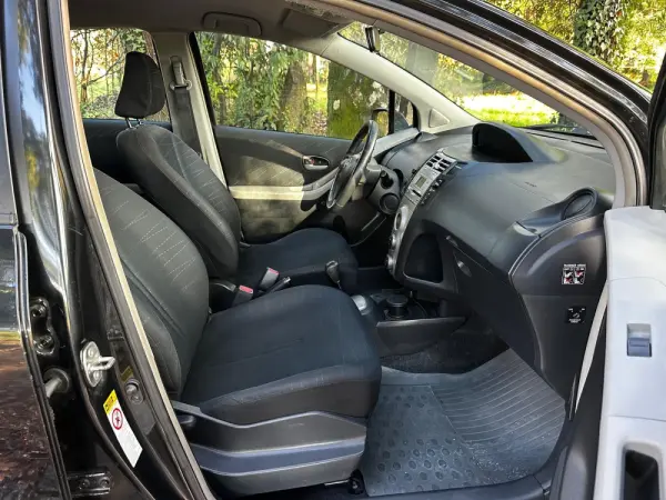 Toyota Yaris 1.0 VVT-i High Pack MM 28