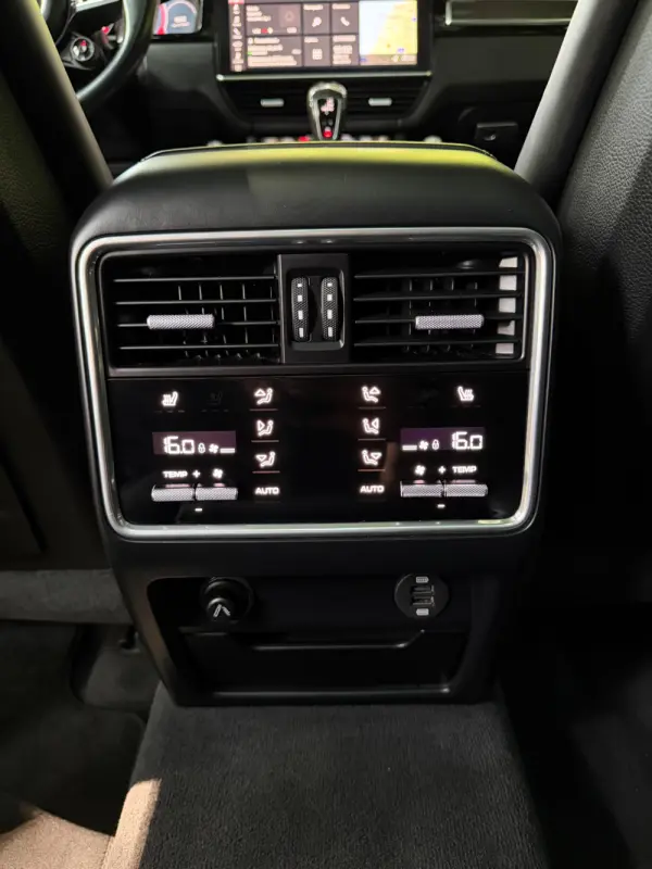 Porsche Cayenne Turbo 34