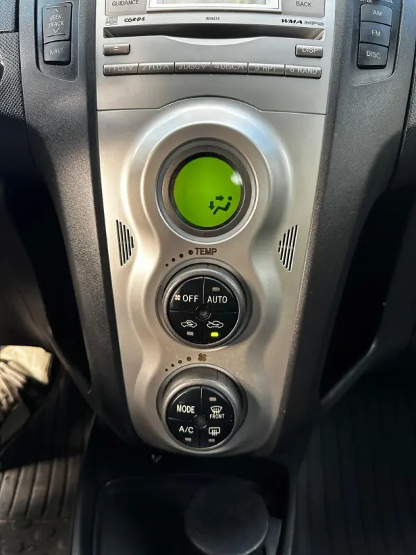 Toyota Yaris 1.0 VVT-i High Pack MM 27