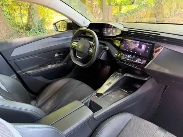 Peugeot 308 SW 1.2 PureTech Allure Pack EAT8 17