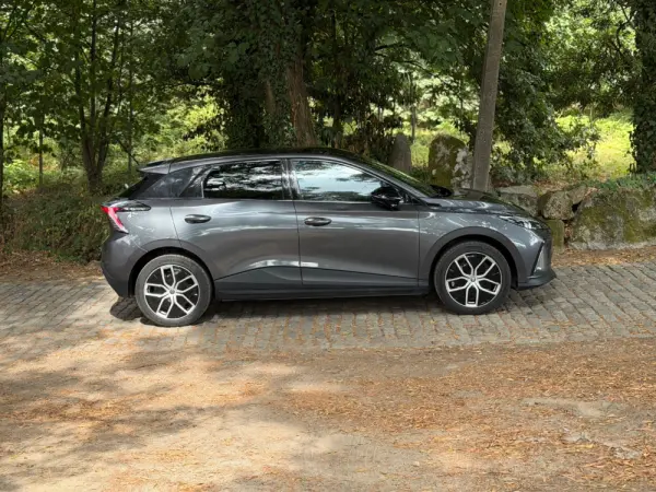 MG MG4 77 kWh Extended Range Luxury 8