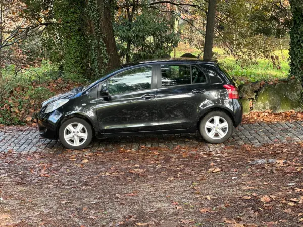 Toyota Yaris 1.0 VVT-i High Pack MM 9