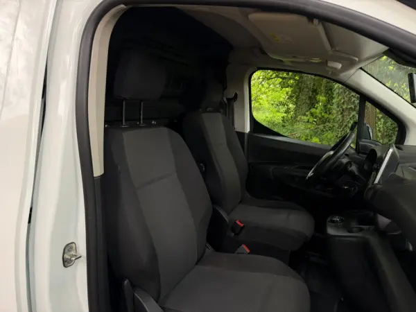 Citroen Berlingo 1.5 BlueHDi XL S&S EHZ EAT8 Control Variospace 23