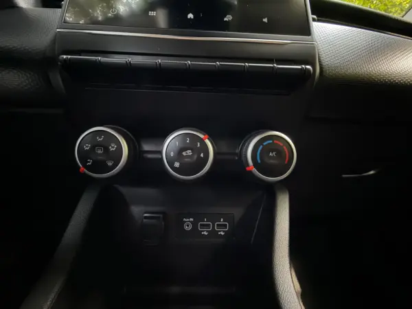 Renault Clio 1.0 TCe Intens Bi-Fuel 26